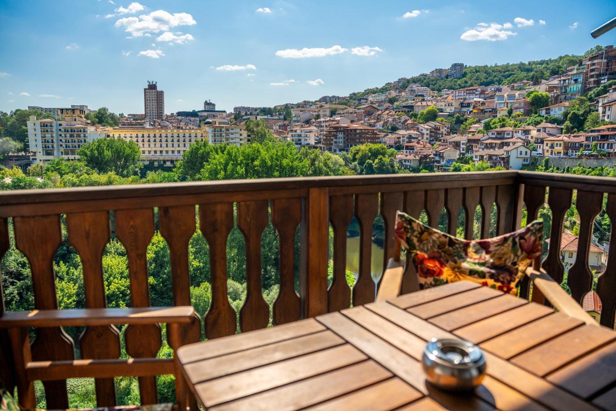 Four Riders Guest House Veliko Tŭrnovo Exterior foto