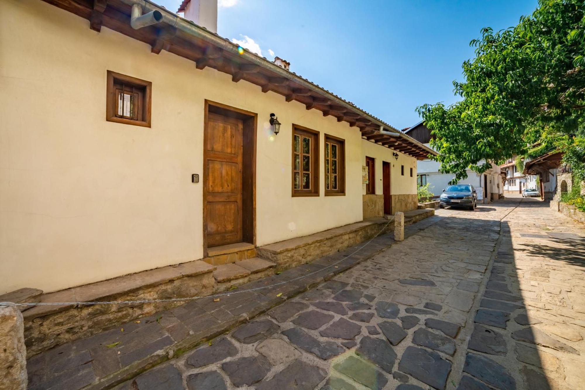 Four Riders Guest House Veliko Tŭrnovo Exterior foto